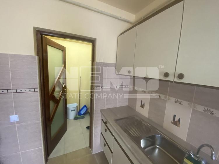 Apartament cu 3 camere semidecomandat în Exterior Vest