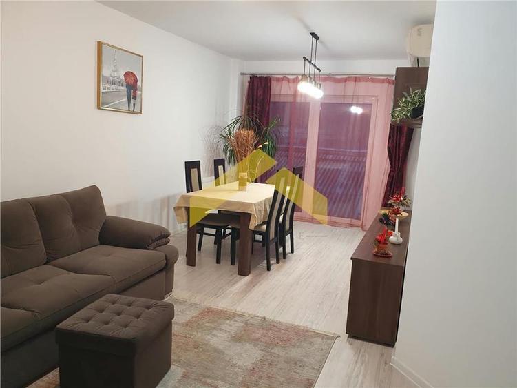 Apartament cu 2 camere semidecomandat, mobilat în Central