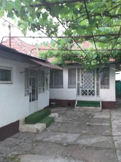 Casă cu 5 camere cu Teren 900 Mp în Central