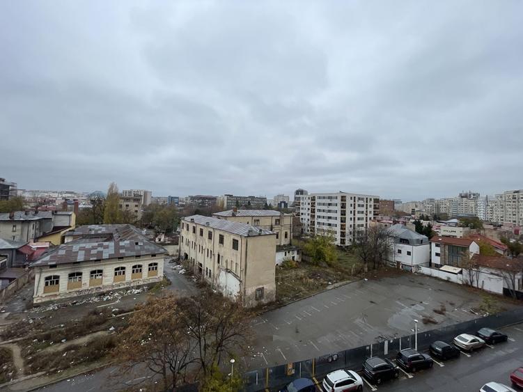 Apartament cu 3 camere decomandat, mobilat în Națiunile Unite