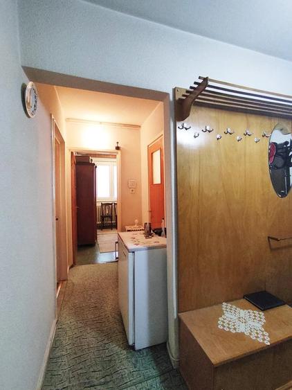 Apartament cu 3 camere decomandat în Roșu