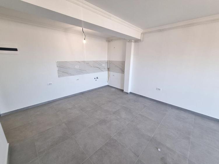 Apartament cu 3 camere decomandat în Energia