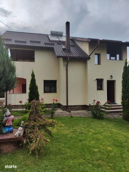 Casă cu 4 camere în Central
