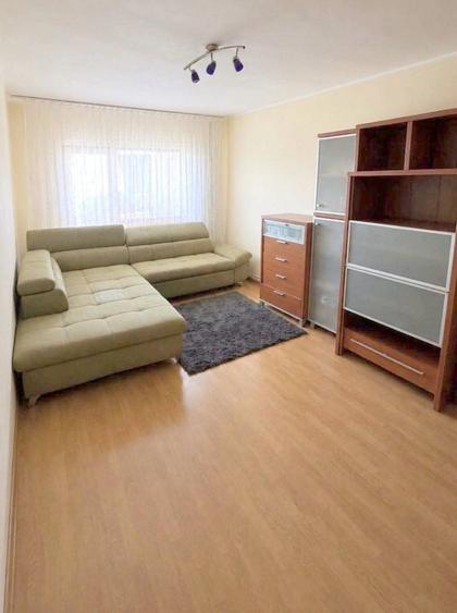 Apartament cu 3 camere decomandat în Mazepa 2