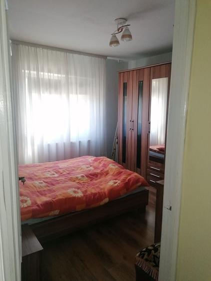 Apartament cu 3 camere decomandat, mobilat în Girocului