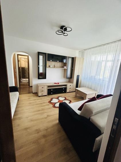 Apartament cu 2 camere semidecomandat în Craiovei