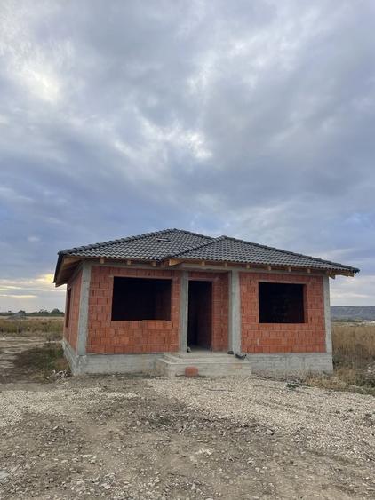 Casă cu 3 camere în Oșorhei