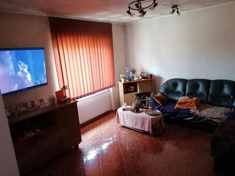 Casă cu Teren 641 Mp în Crișan