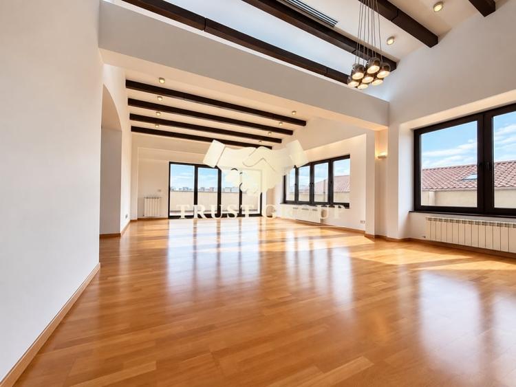 Apartament cu 3 camere decomandat, mobilat în Ultracentral