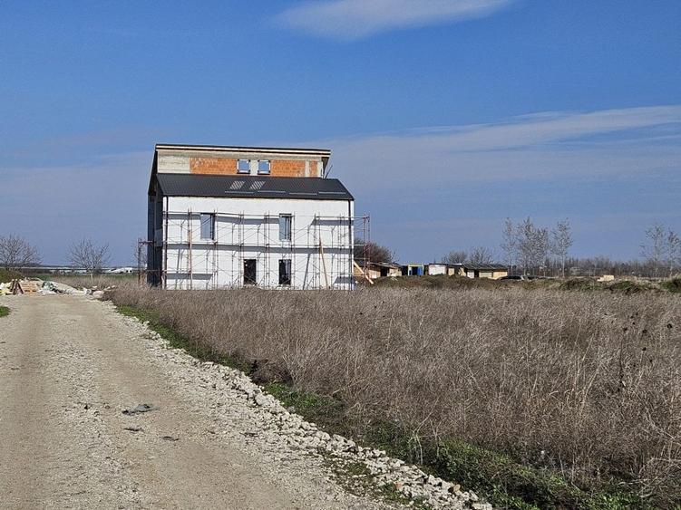 Teren Construcții intravilan de 541 mp, în Odăi