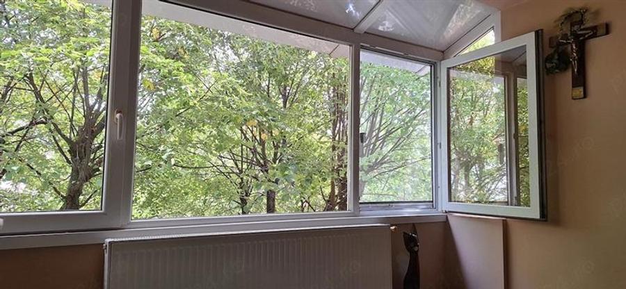 Apartament cu 2 camere semidecomandat, mobilat în Tipografilor