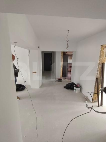 Apartament cu 4 camere decomandat, mobilat în Central