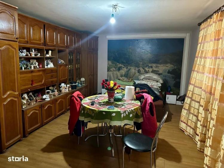 Casă cu 4 camere în Central