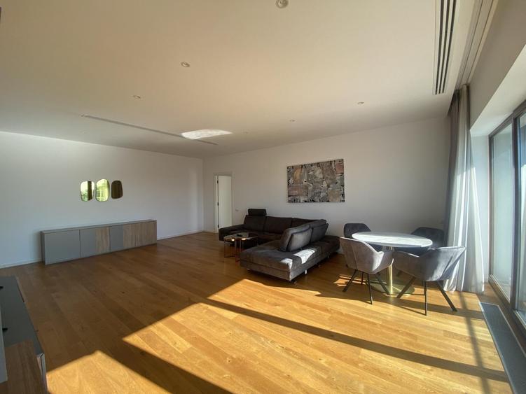 Apartament cu 3 camere decomandat, mobilat în Nordului