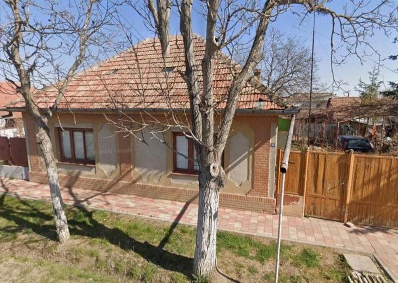 Casă cu Teren 1439 Mp în Central