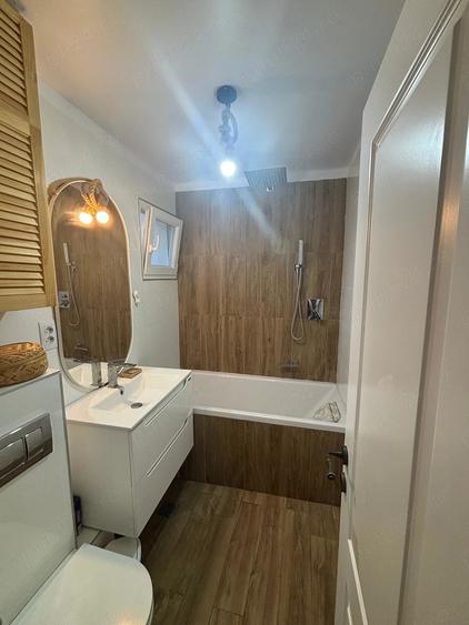 Apartament cu 3 camere semidecomandat în Central