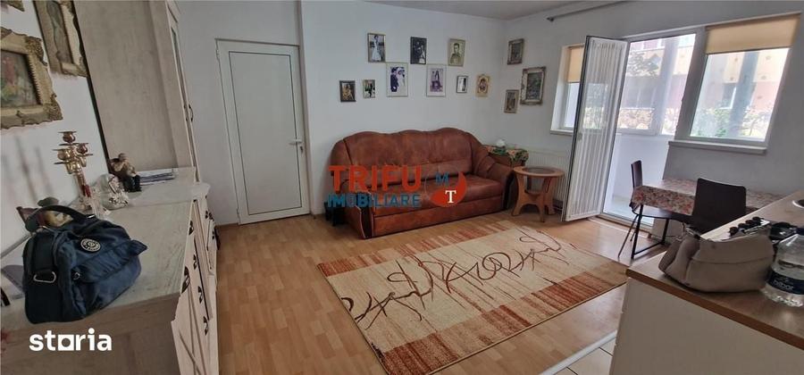Apartament cu 3 camere semidecomandat în Cetate