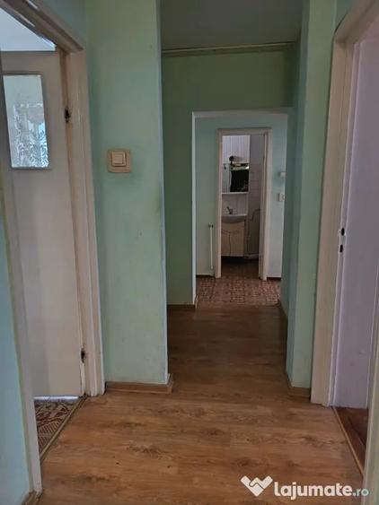 Apartament cu 3 camere decomandat în Mitocași