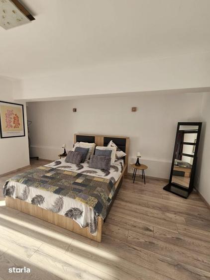 Apartament cu 3 camere semidecomandat, mobilat în Băneasa