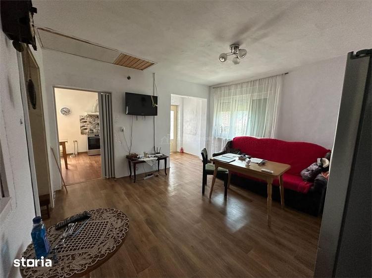 CASA SOLIDA CU TEREN SI CURTE, BOCSA VASIOVA. - 15