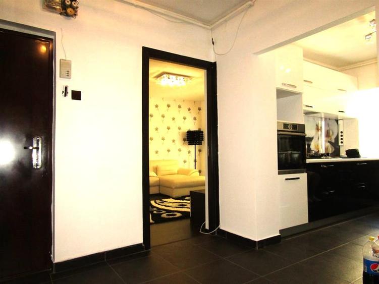 Apartament cu 2 camere decomandat în Micro 4