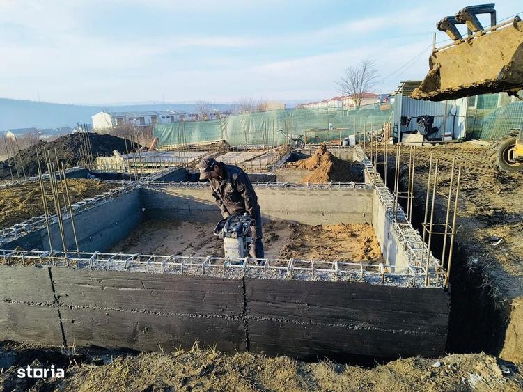 Casă cu 4 camere în Valea Adâncă
