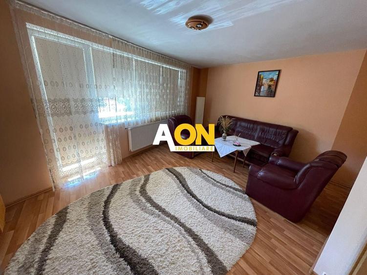 Casă individuală cu 6 camere cu Canalizare în Cetate