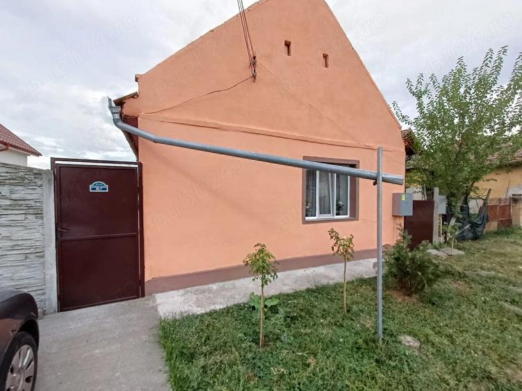 Casă cu Teren 1100 Mp în Izvin