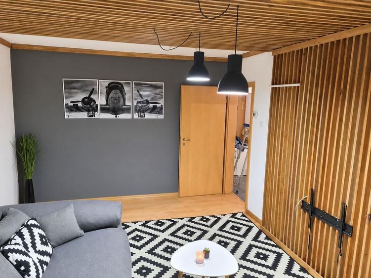 Apartament cu 3 camere decomandat, mobilat în Soarelui