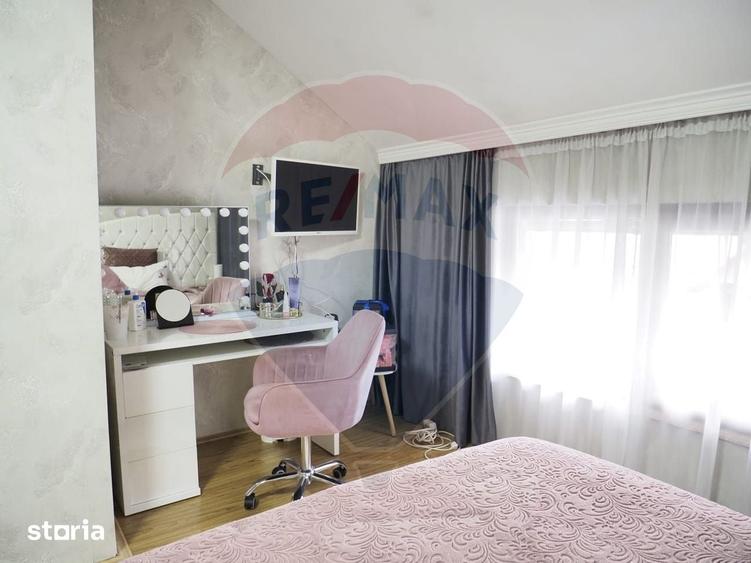 Casă cu 9 camere cu Teren 370 Mp în Central