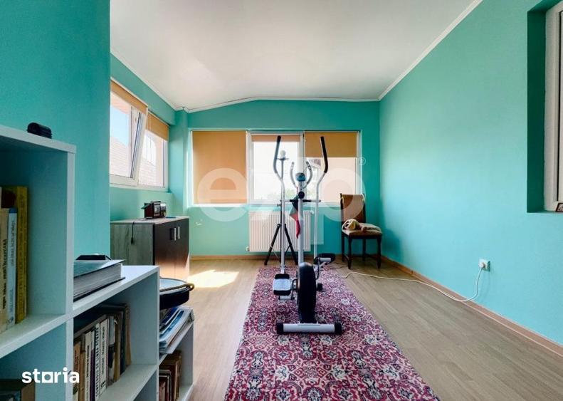 Casă cu 6 camere cu Teren 638 Mp în Pădureni