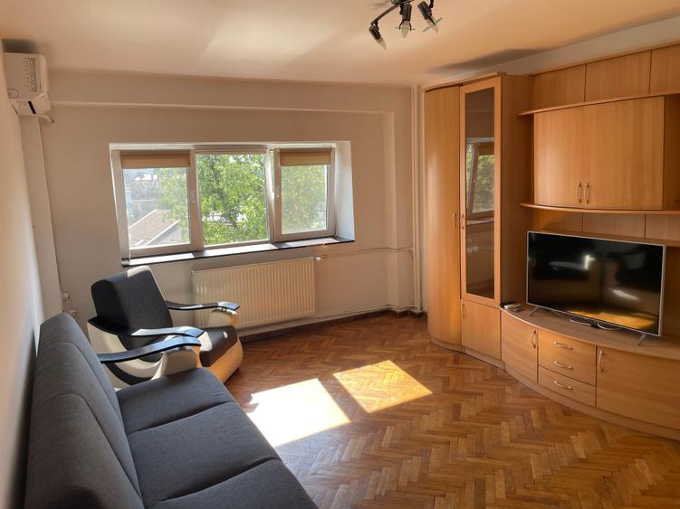 Apartament cu 3 camere decomandat în Unirii