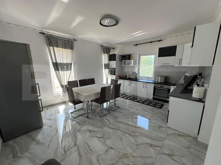 Casă individuală cu 9 camere cu Piscina în Sud