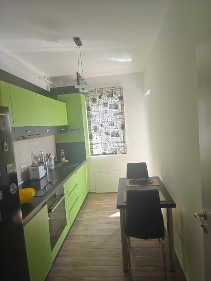 Apartament cu 3 camere decomandat, mobilat în Buziașului