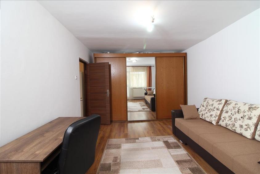 Apartament cu 2 camere decomandat în Zorilor