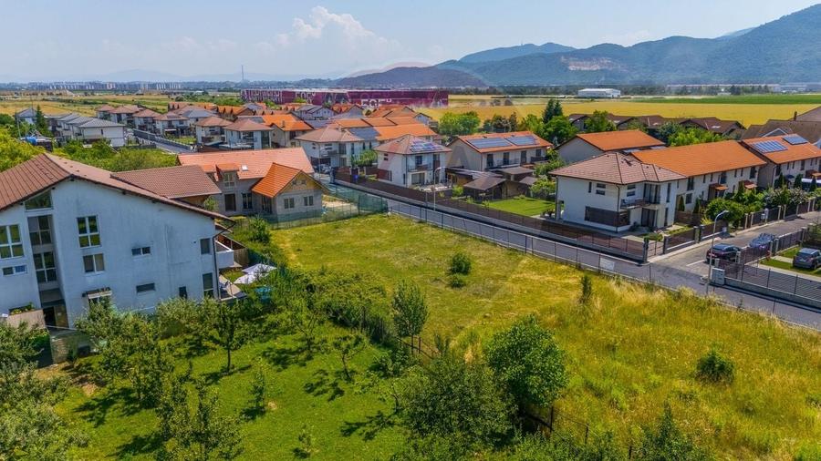Teren Construcții intravilan de 885 mp, în Central