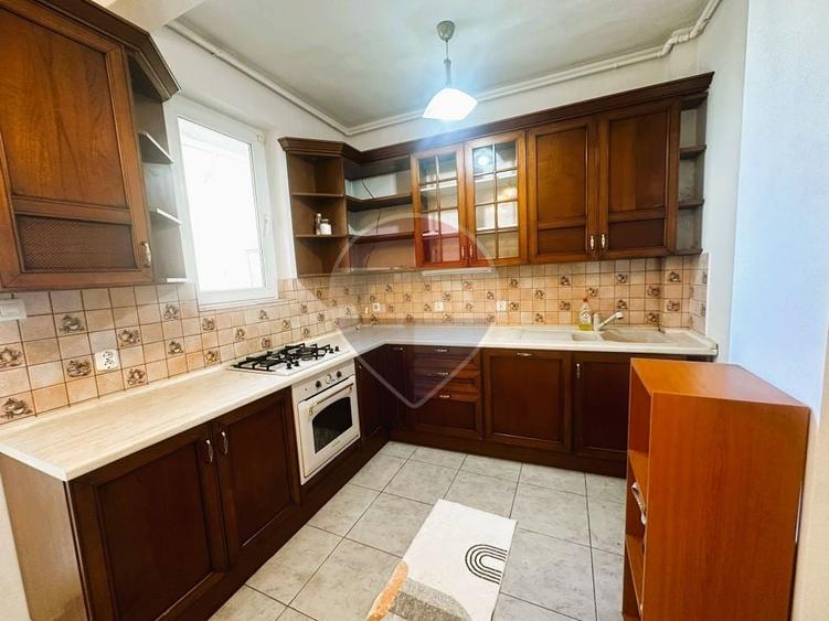 Apartament cu 3 camere decomandat, mobilat în Magheru