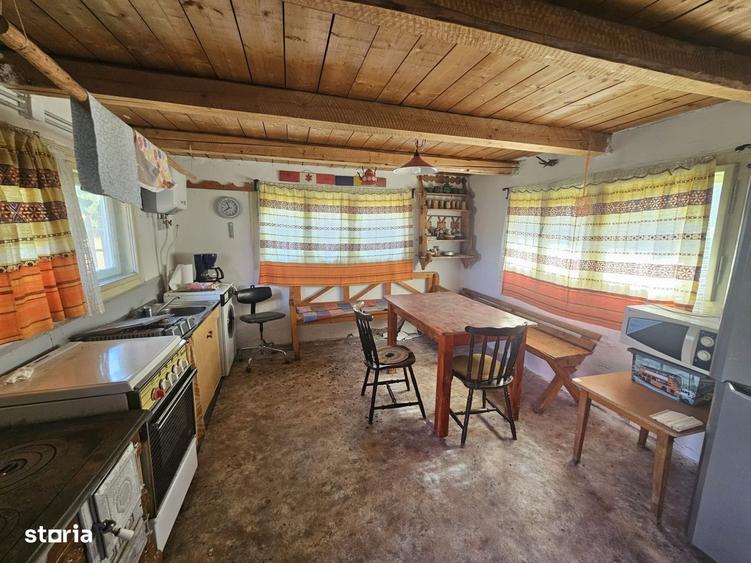 Casă cu 4 camere cu Teren 1685 Mp în Mărișel