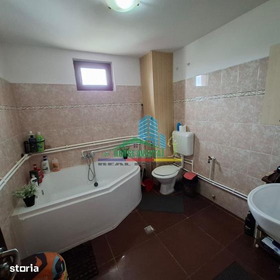 Casă cu 5 camere cu Teren 157 Mp în Central