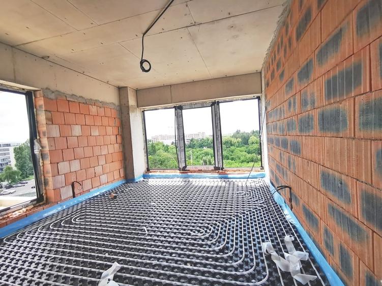 Apartament cu 3 camere decomandat în Sisești