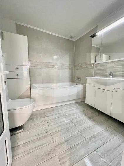 Casă individuală cu 6 camere cu Canalizare în Ronaț