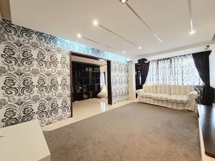 Apartament cu 4 camere decomandat în Central