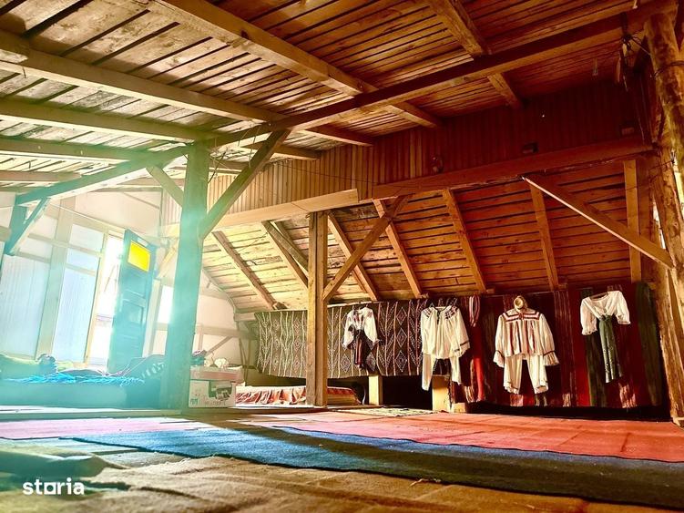 Casă cu 4 camere în Clăbucet