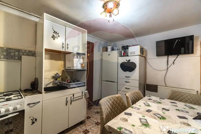 Casă cu 7 camere cu Teren 136 Mp în Schei