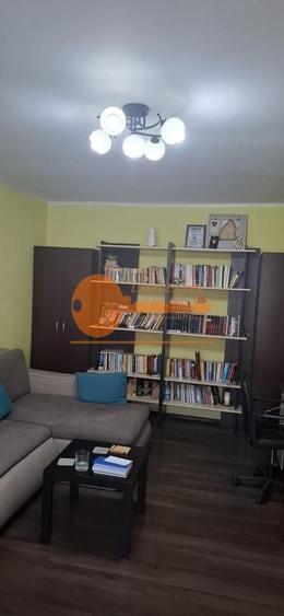 Apartament cu 2 camere decomandat, mobilat în Tei