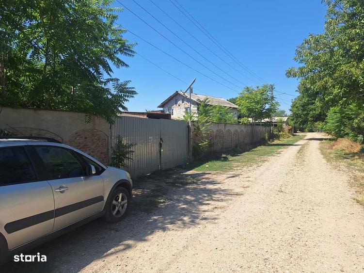 Teren de 300 mp, în Ștorobăneasa