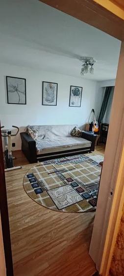 Apartament cu 3 camere decomandat, mobilat în Tineretului