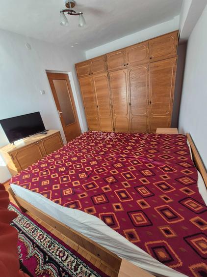 Inchiriez apartament doua camere Resita, Centrul Civic