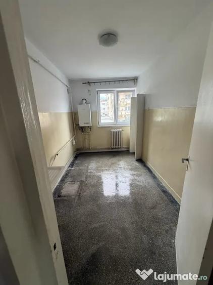 Apartament cu 3 camere decomandat în Ultracentral