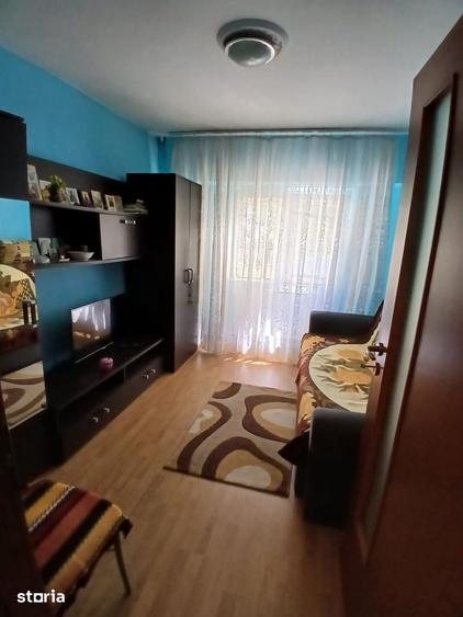 Apartament cu 3 camere decomandat în Delfinariu